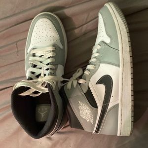 Jordan’s mid space gray Women size 11 brand new